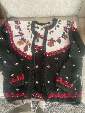 Size, small vintage Christmas cardigan, cute and comfortable